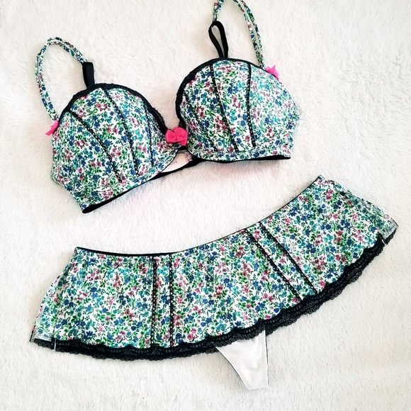 Victoria's Secret Vintage Sexy Little Things Bra & Skirted Thong Panty Set - Picture 2 of 16